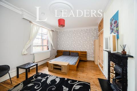 1 bedroom in a house share to rent, Gladys Avenue