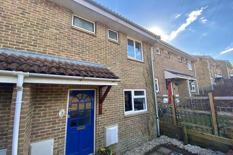 3 bedroom terraced house to rent, Mary Rose Avenue, Wootton Bridge, Ryde