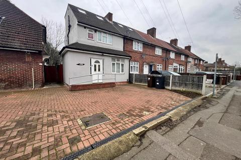 4 bedroom end of terrace house for sale, Valence Avenue, Dagenham