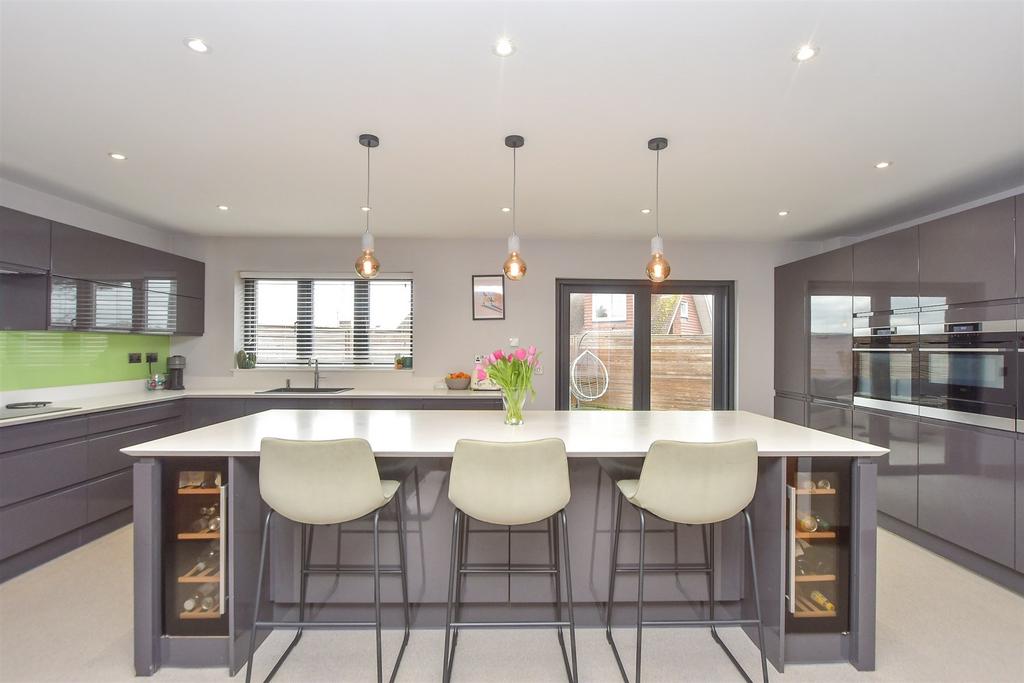Kitchen/Breakfast Room