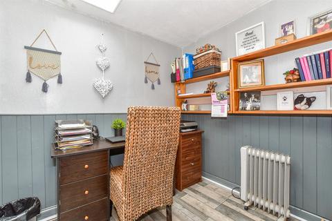 44 Alder Road, Folkestone, CT19 5DA