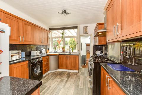 4 bedroom semi-detached house for sale, Alder Road, Folkestone CT19