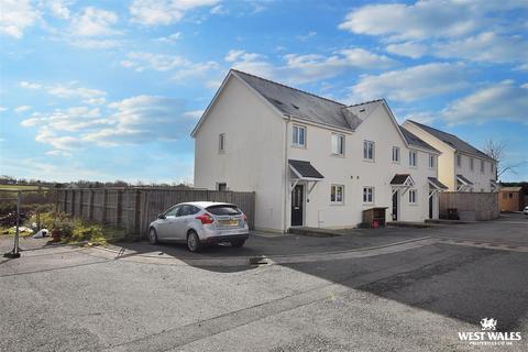 3 bedroom end of terrace house for sale, Leven Close, Hook, Haverfordwest