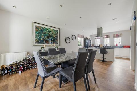 2 Endeavour Avenue, Exeter, EX2 7GR