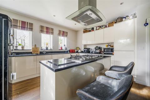 2 Endeavour Avenue, Exeter, EX2 7GR