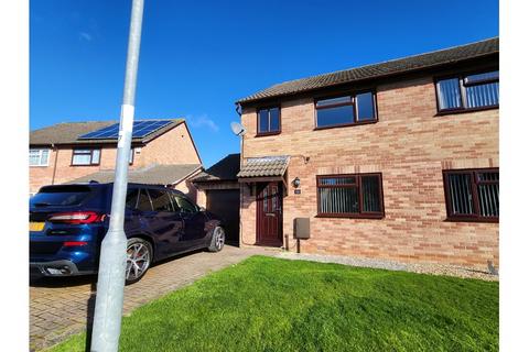 3 bedroom semi-detached house to rent, Leyton Drive, Bridgwater, TA6