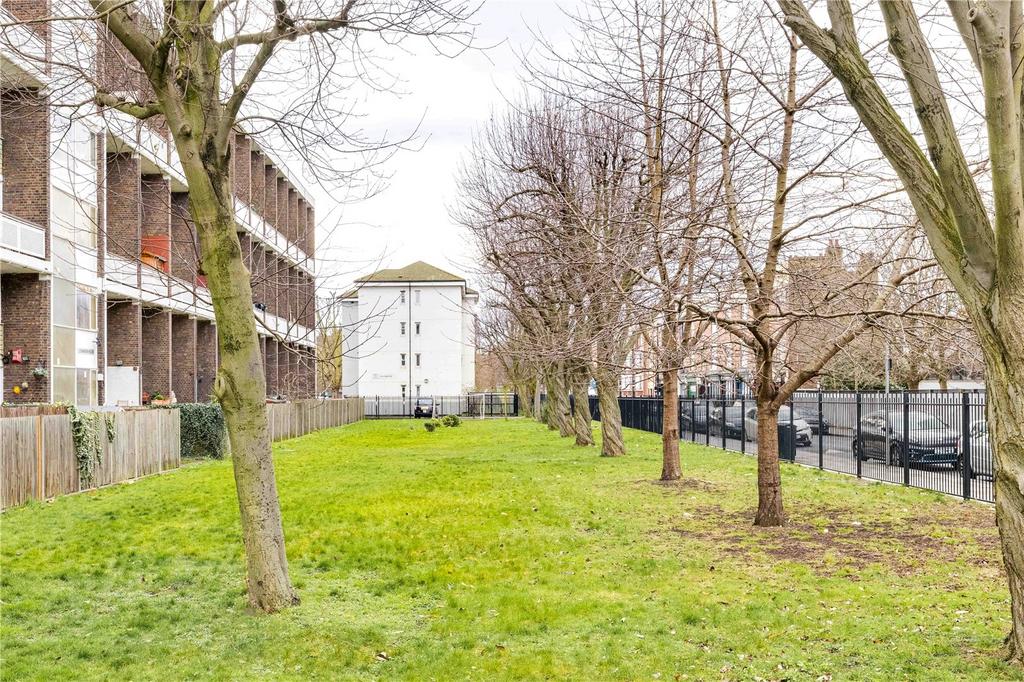 Lysander House, E2