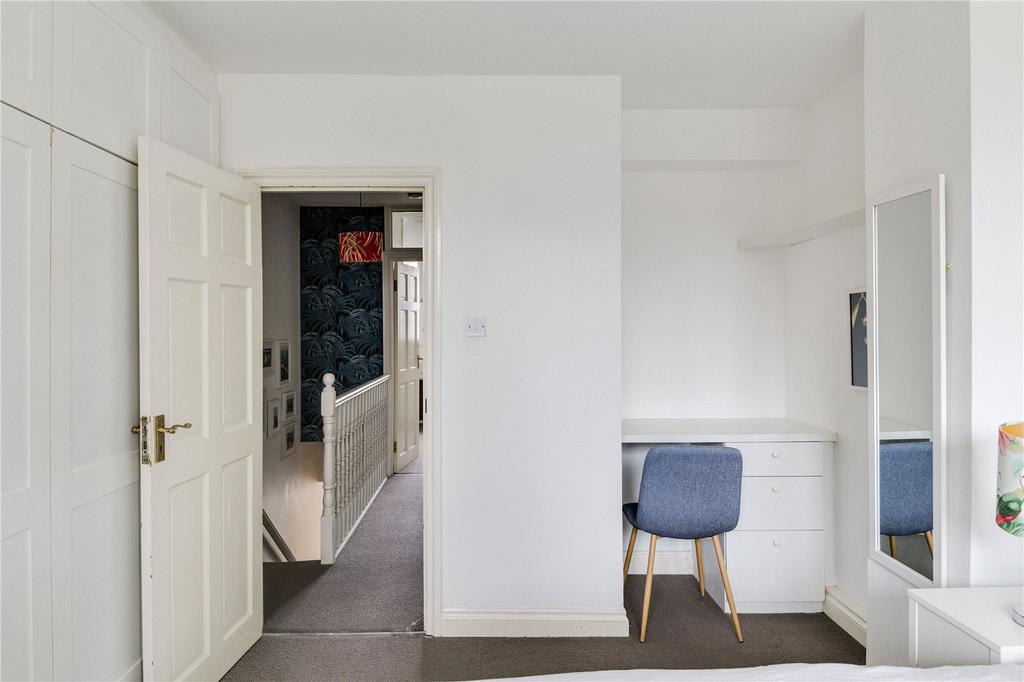 Lysander House, E2