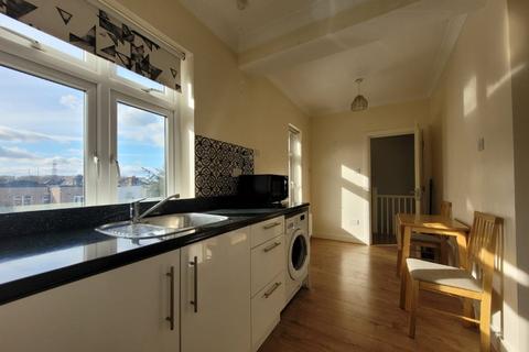 1 bedroom flat to rent, Avondale Crescent, Ilford