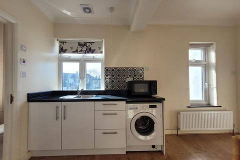 1 bedroom flat to rent, Avondale Crescent, Ilford