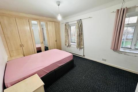 2 bedroom flat to rent, Shannon Close Southall UB2