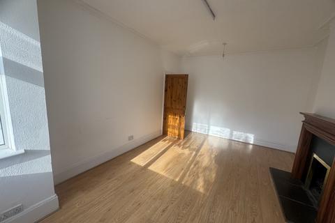 3 bedroom end of terrace house to rent, Croydon CR0