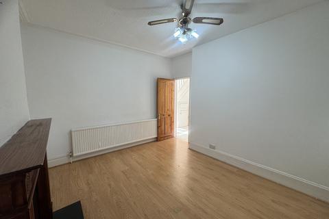 3 bedroom end of terrace house to rent, Croydon CR0