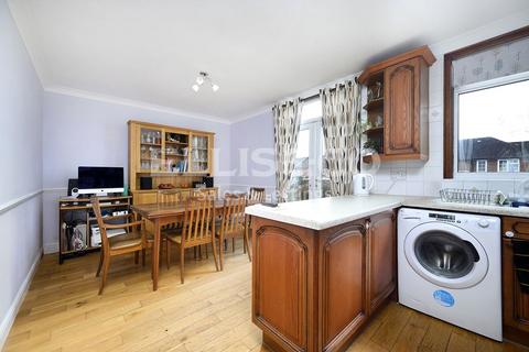 3 bedroom terraced house for sale, Homefield Road, Edgware, Middx, HA8