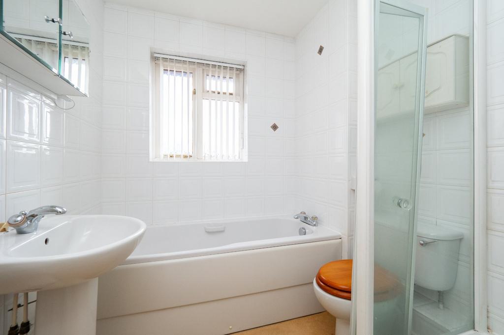 En-Suite Bathroom