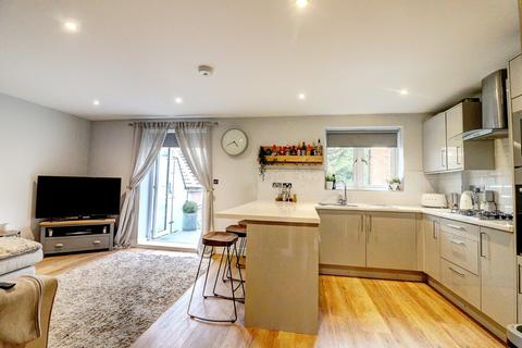 2 bedroom apartment for sale, London Road, Buckinghamshire HP11