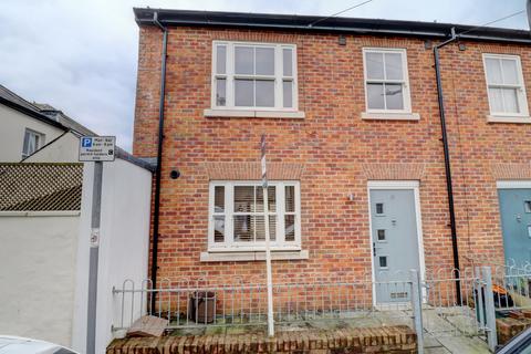 2 bedroom end of terrace house for sale, Station Road, Buckinghamshire HP13