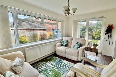 12 Elizabeth Drive, Capel Le Ferne, Folkestone, CT18 7NA