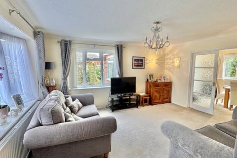 12 Elizabeth Drive, Capel Le Ferne, Folkestone, CT18 7NA
