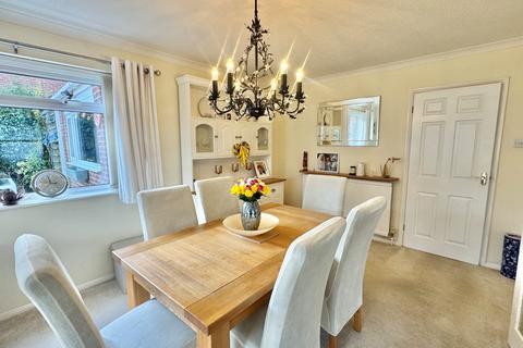12 Elizabeth Drive, Capel Le Ferne, Folkestone, CT18 7NA