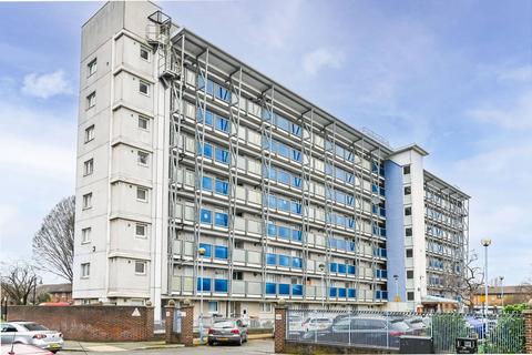 2 bedroom apartment to rent, Beaconsfield Road, London E16