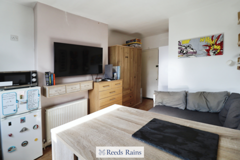 Studio for sale, Duckett Road, London N4