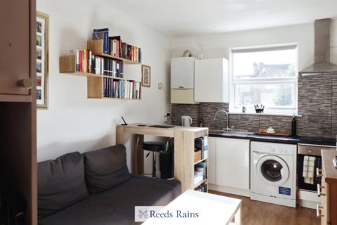 Studio for sale, Duckett Road, London N4