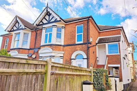 2 bedroom flat to rent, Cromer Walk, East Sussex TN34