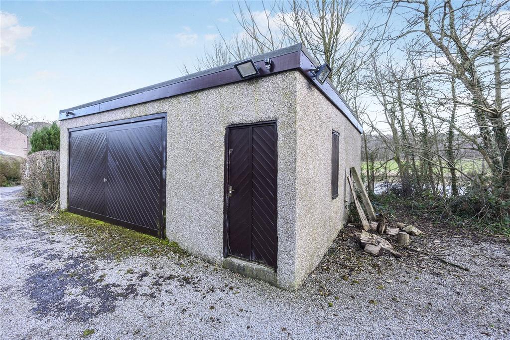 Garage/Workshop