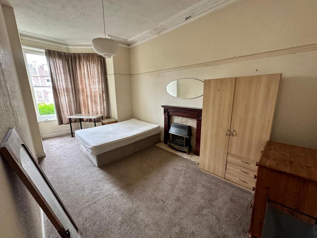 Bright front double bedroom with a large bay wi...