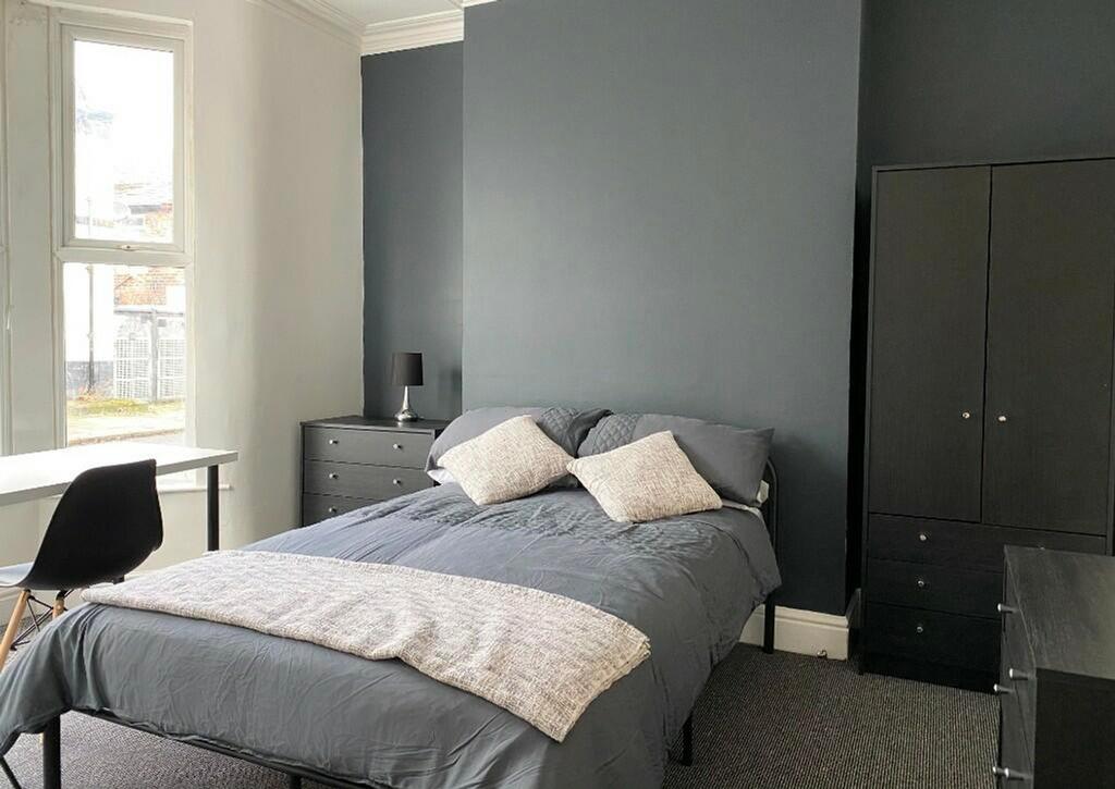 A spacious and inviting large double bedroom fe...