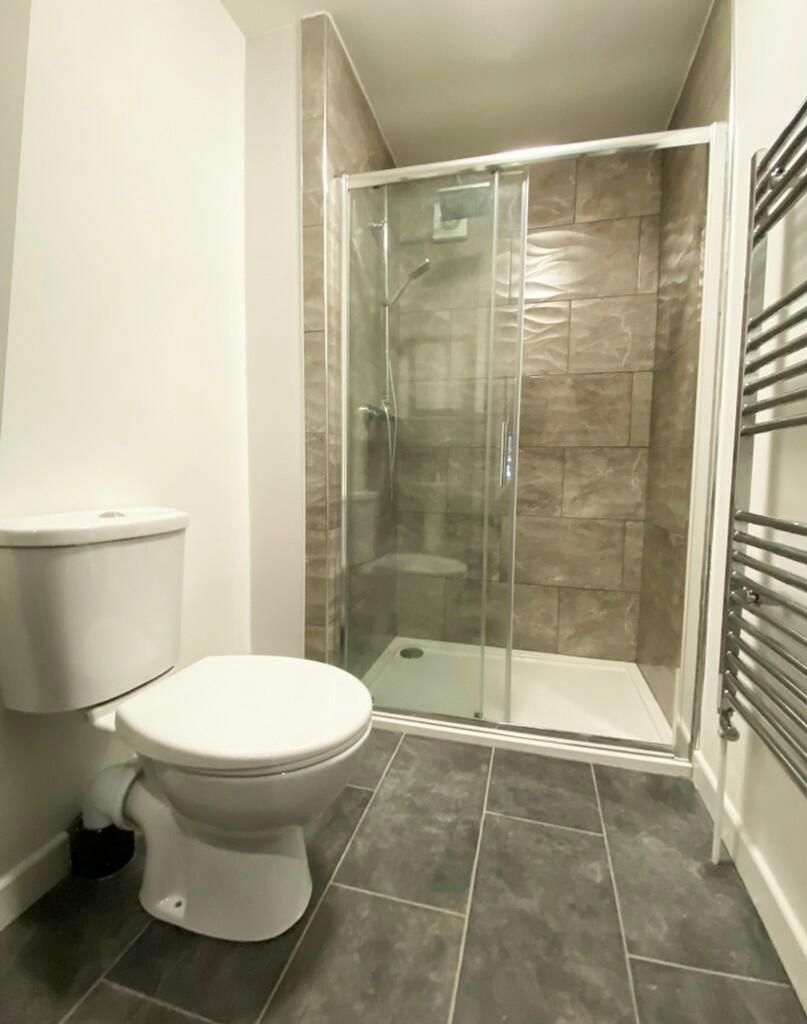 A modern and clean bathroom featuring a spaciou...