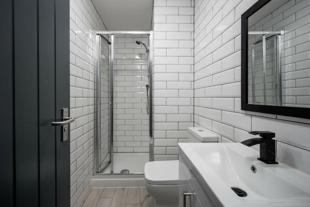 A modern and clean bathroom featuring stylish t...