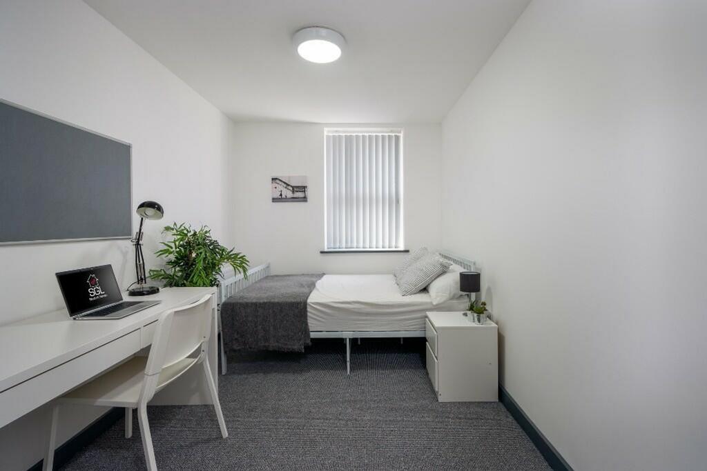 A bright and tidy double bedroom featuring a co...
