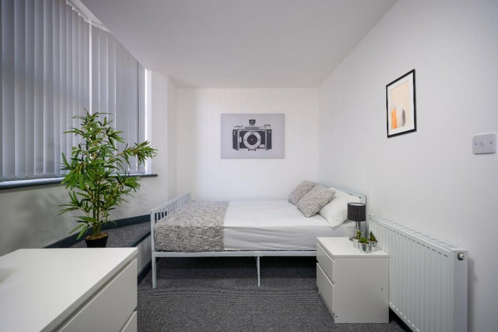 A bright and inviting double bedroom, perfect f...