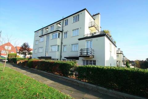 3 bedroom flat for sale, Leigh Heath Court, London Road, Leigh On Sea