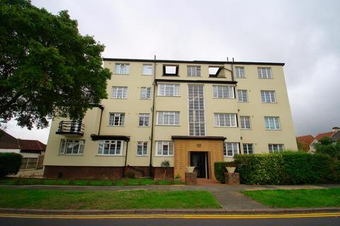 3 bedroom flat for sale, Leigh Heath Court, London Road, Leigh On Sea