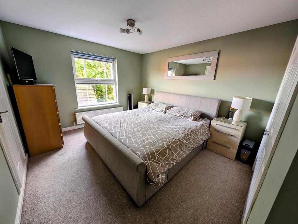 Bed 1.jpg