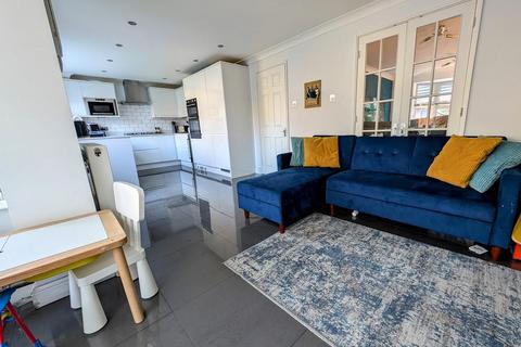 31 Pear Tree Hey, Yate, Bristol, BS37 7JT