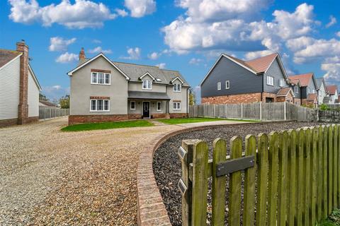 4 bedroom detached house for sale, Heath Road, Tendring