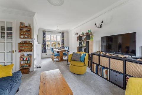 2 bedroom flat for sale, Reynolds Road, Beaconsfield, HP9
