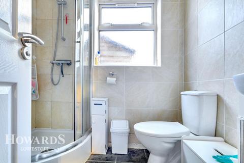 3 bedroom terraced house for sale, Essex Road, Lowestoft