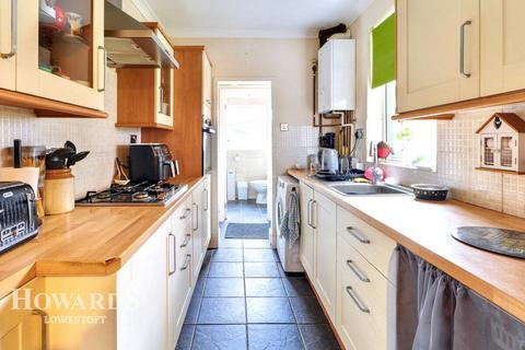 3 bedroom terraced house for sale, Essex Road, Lowestoft