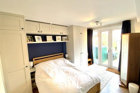 2 bedroom ground floor flat for sale, White Hart lane, Barnes, London, SW13