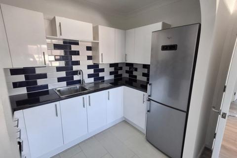 9 Mollison Square, Wallington, SM6 9DB