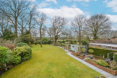 4 bedroom detached house for sale, Ingrave Road, Brentwood