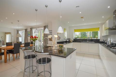 4 bedroom detached house for sale, Ingrave Road, Brentwood