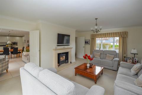 4 bedroom detached house for sale, Ingrave Road, Brentwood