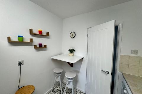 2 bedroom flat for sale, Brooklands Road, Sale, M33
