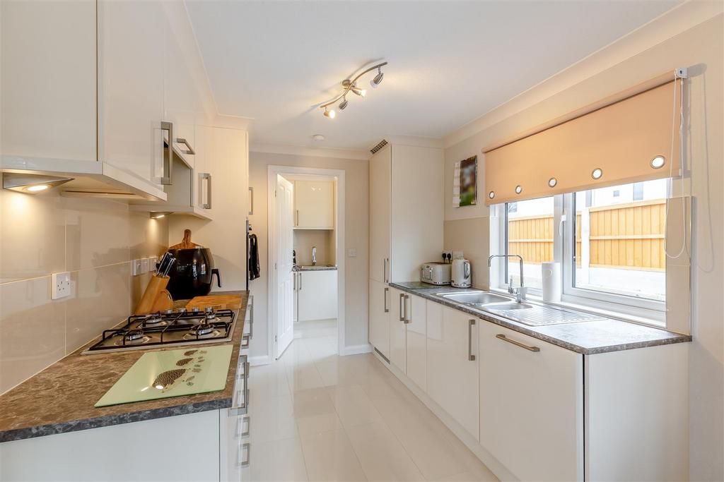 8587391-interior13.jpg